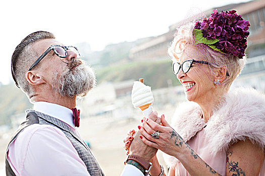 20世纪50年代,旧式,风格,情侣,冰淇淋蛋卷,海滩