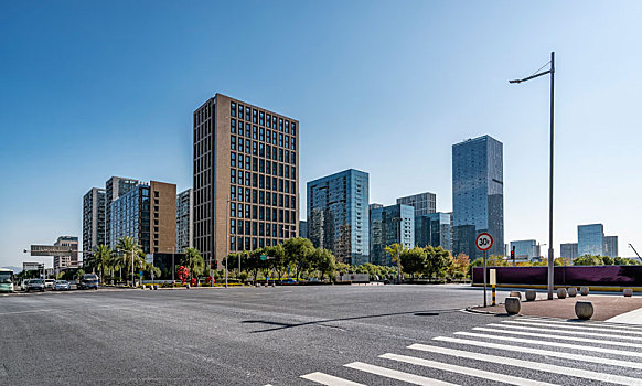 宁波东部新城现代办公楼和广场街道