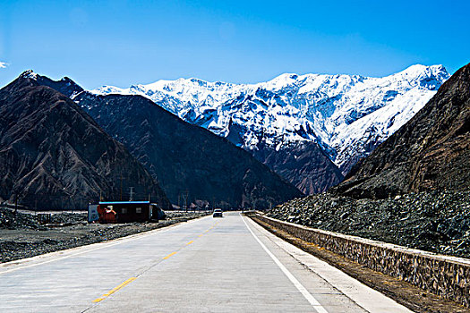 新疆,石山,公路,蓝天,雪山