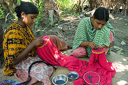 女人,缝纫,装饰,珠子,衣服,乡村,孟加拉,九月,2007年