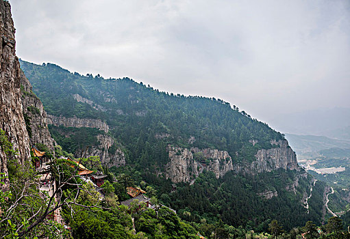 北岳恒山藏于群山间的大大小小的各式寺院庙宇