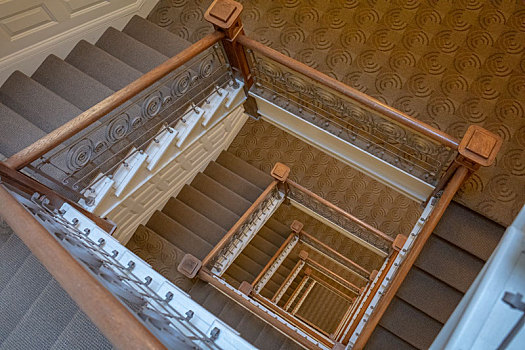 古典式螺旋楼梯
