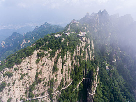 航拍河南洛阳栾川老君山最高峰马鬃岭