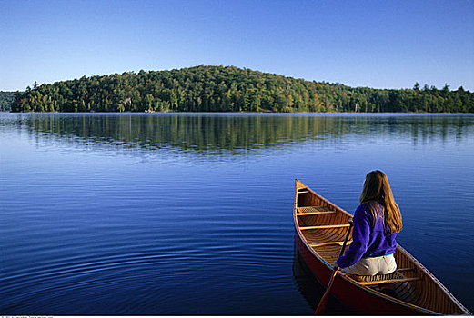 女人,独木舟,加蒂诺公园,魁北克,加拿大