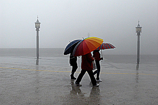 三个人,走,雨,彩色,伞