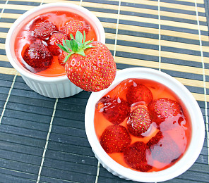 草莓果冻图片
