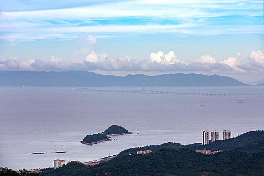 凤凰山顶俯视珠海城市建设景观