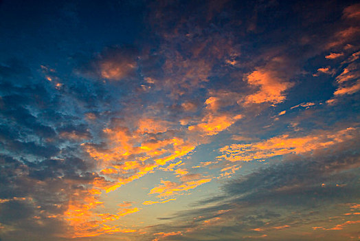 彩霞天空