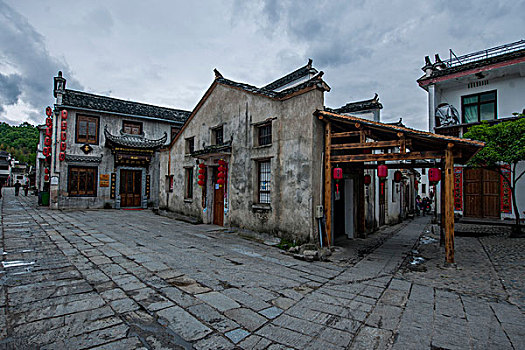 安徽黟县宏村清晨宁静的小巷