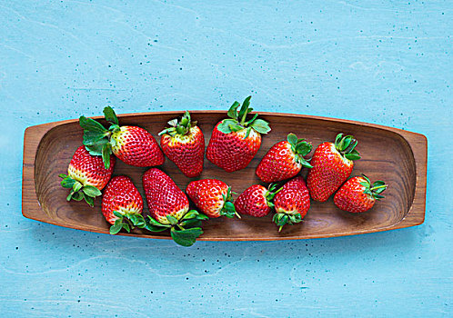 草莓,木碗