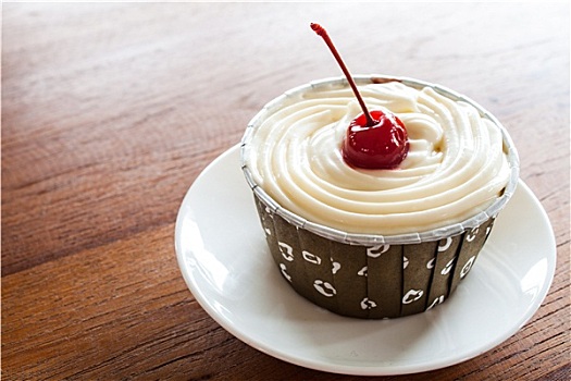 杯形蛋糕,红色,樱桃,白色背景,盘子