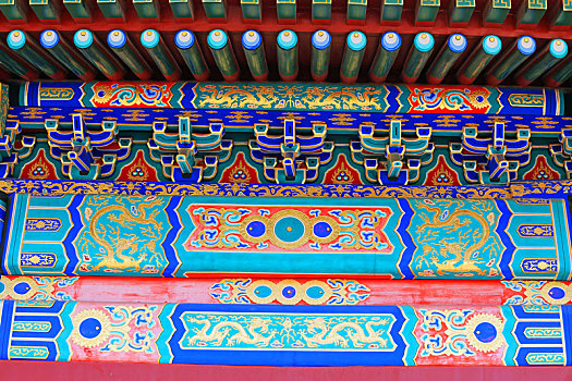 北京故宫太和殿东西庑房龙草和玺彩画