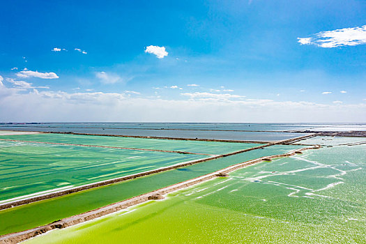 青海海西,格尔木,察尔汗盐湖风光风景航拍,2021年07月27日,察尔汗盐湖位于青海省格尔木市