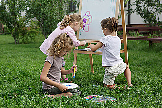 三个,女孩,绘画,后院