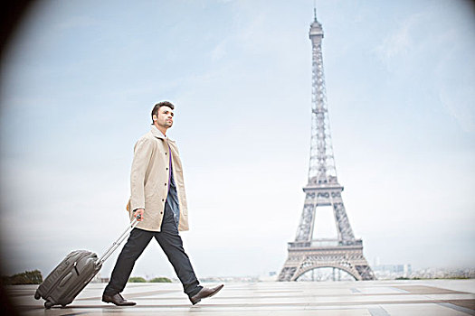 商务人士,拉拽,手提箱,靠近,埃菲尔铁塔,巴黎,法国