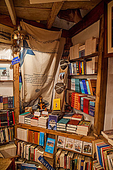 希腊圣托里尼伊亚岛屿民宿书店