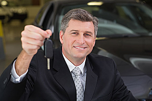 微笑,商务人士,拿着,顾客,车钥匙