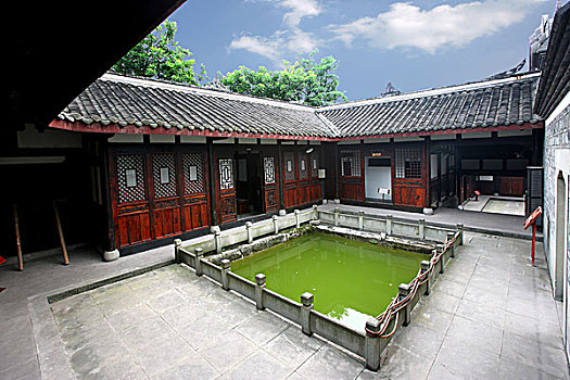 和平将军,张治中抗战时期在重庆的旧居三圣宫后院水池