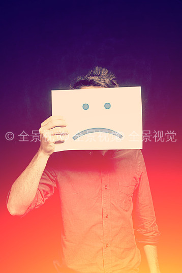 不开心,微笑,卡片,捂脸,男青年_高清图片_全景视觉