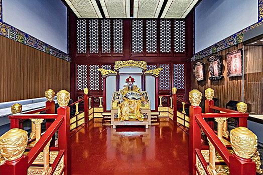清朝皇帝龙袍宫廷现场环境景观