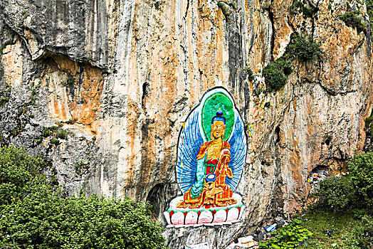 悬崖上佛教壁画