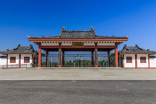 中国河南省商丘燧人氏文化公园中式大门建筑