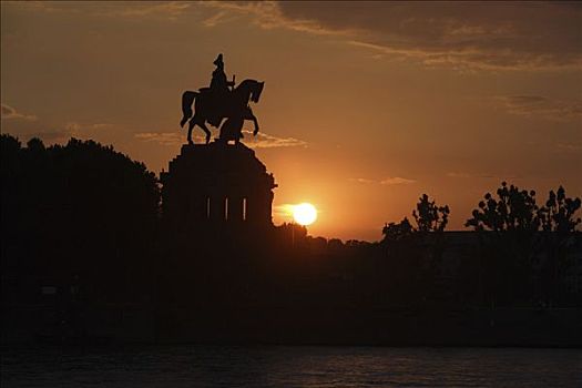 骑马雕像,帝王,日落,科布伦茨,莱茵兰普法尔茨州,德国,欧洲