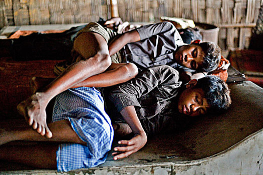 金属板,床,工人,船,院子,睡觉,拥挤,小屋,卫生间,孟加拉,八月,2008年