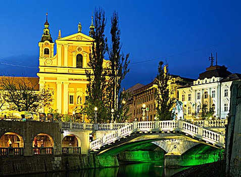 斯洛文尼亚,卢布尔雅那,圣芳济修会,教堂,夜晚