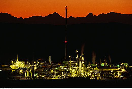 精炼厂,夜晚,艾伯塔省,加拿大