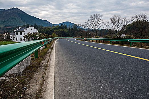 蜿蜒的公路