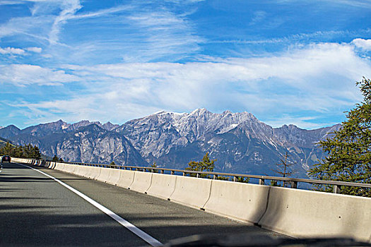 法国郊区的公路