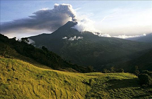 厄瓜多尔,火山
