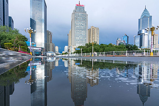 雨后,镜面,城市