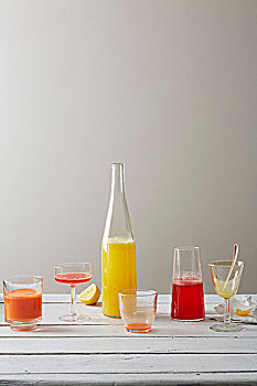 静物,品种,柠檬草,柠檬水,草莓,玫瑰,果汁,姜,胡萝卜汁,杯子
