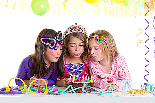 孩子,高兴,女孩,吹,生日派对,巧克力蛋糕,蜡烛