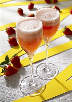 两个,玻璃杯,草莓,香槟