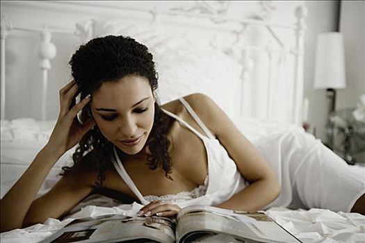 女人,读,杂志,床