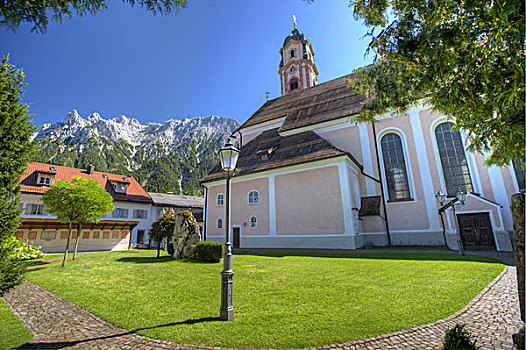 教区教堂,米滕瓦尔德,乡村,山,夏天,巴伐利亚,上巴伐利亚,德国