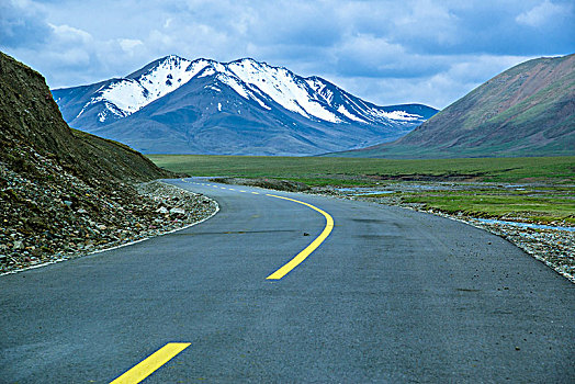 雪山草原公路