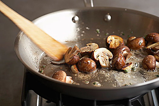 蘑菇,炒,黄油,长柄锅,木质,抹刀