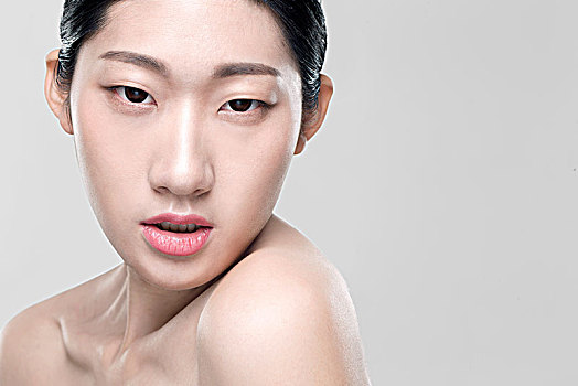 面容清新的長發美女