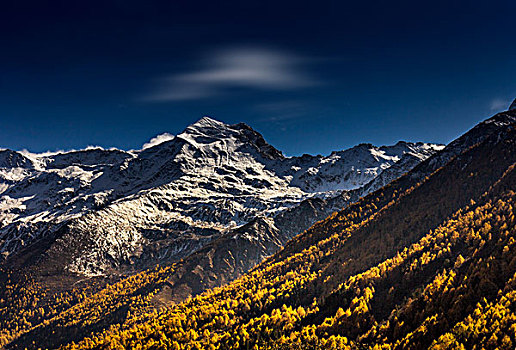 金秋四姑娘山高原风景