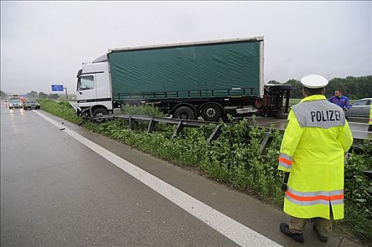 卡车,意外,高速公路,靠近,东方,出口,失控,中心,护栏,拖车,巴登符腾堡,德国,欧洲