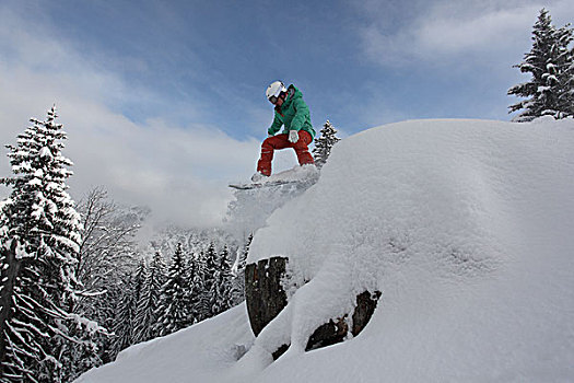 滑雪板玩家,跳跃,山