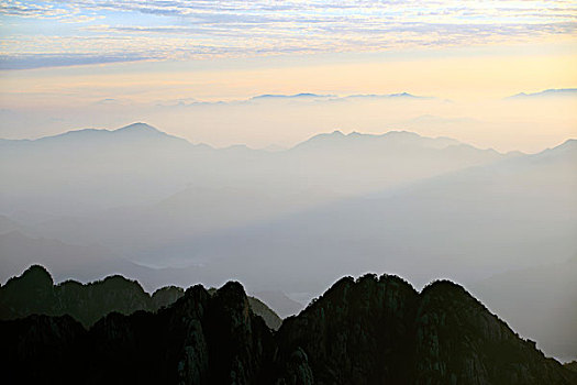 山峦,山顶,远景