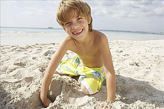 男孩,挖,沙子,海滩,马略卡岛,西班牙