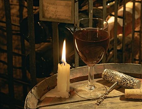 酒窖,红酒杯,蜡烛,开瓶器
