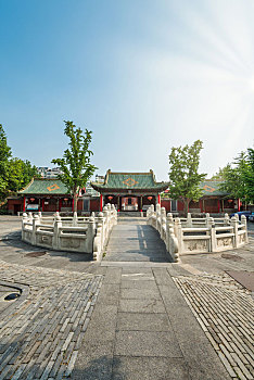 中国河南郑州文庙的泮池和大成门