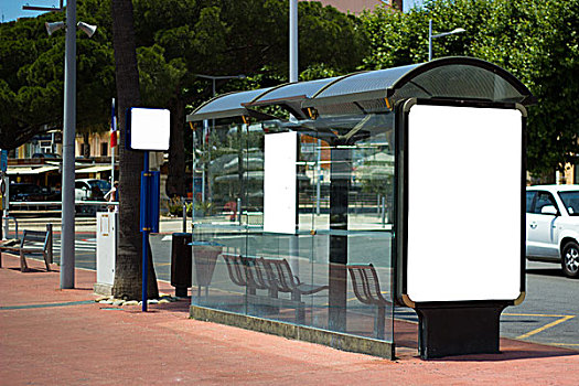 公交车站,港口